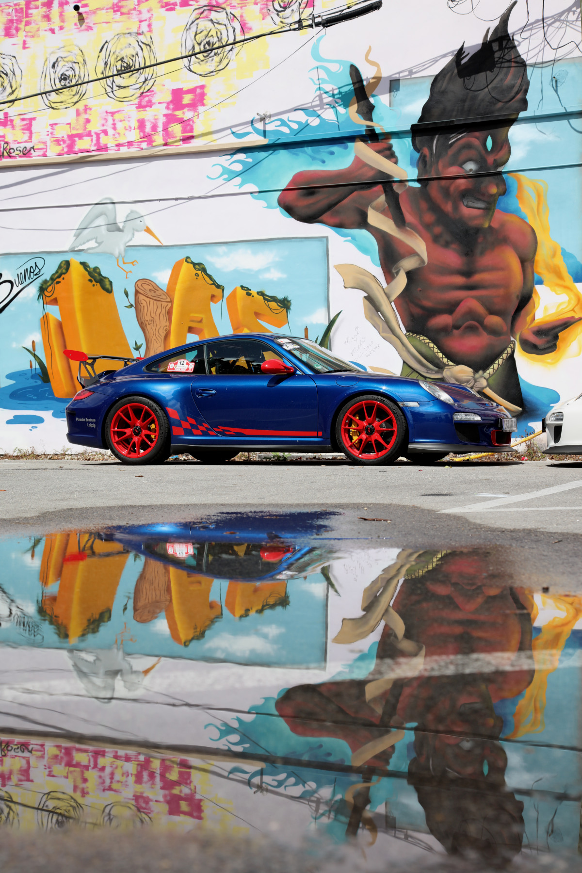 Blue GT3 RS with DIA5 Street Art (03)